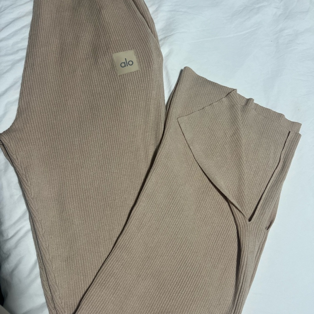 ALO Yoga Ribbed Beige Leggings